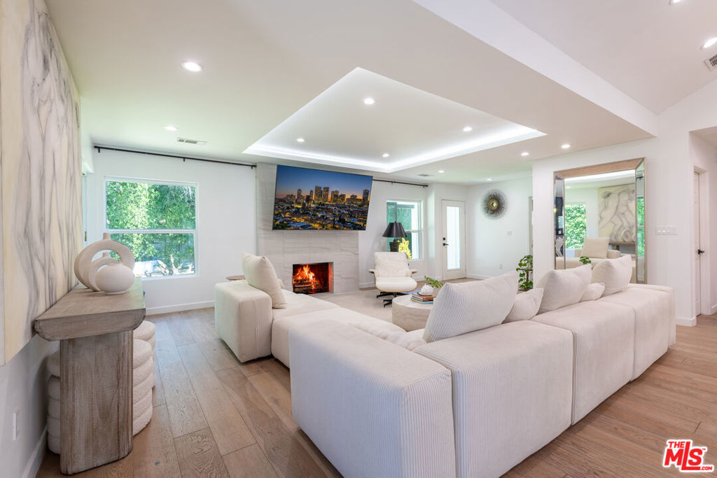 15710 Hartsook Street, Encino, CA 91436 — photo 1