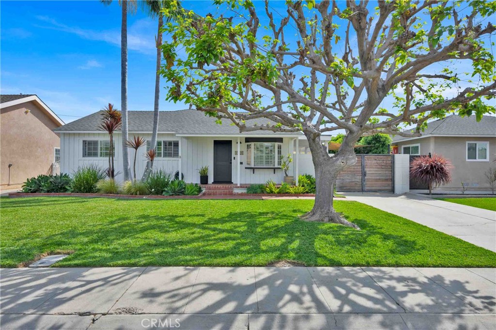 2226 Senasac, Long Beach, CA 90815 — photo 1