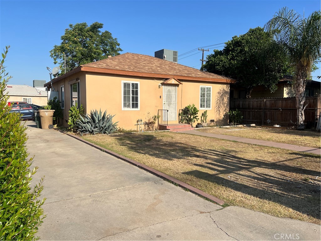 1300 Stockton, Bakersfield, CA 93305 — photo 1