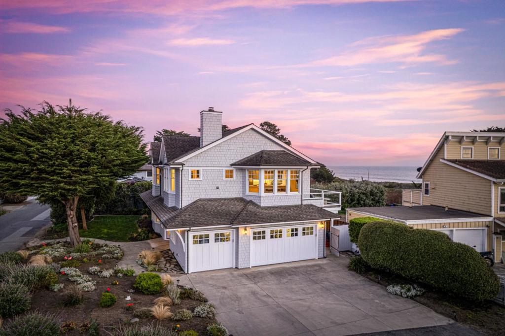 2 Alameda Avenue, Half Moon Bay, CA 94019 — photo 1