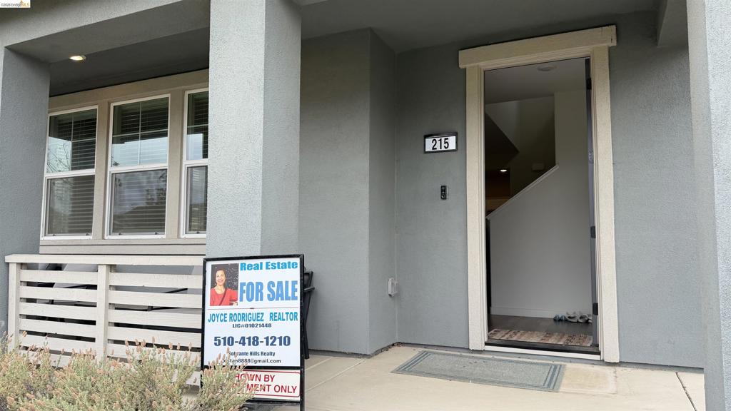 215 Manatee, Suisun City, CA 94585 — photo 1