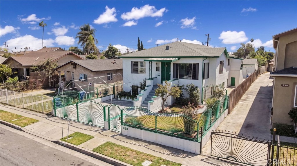 828 W 73rd Street, Los Angeles, CA 90044 — photo 1