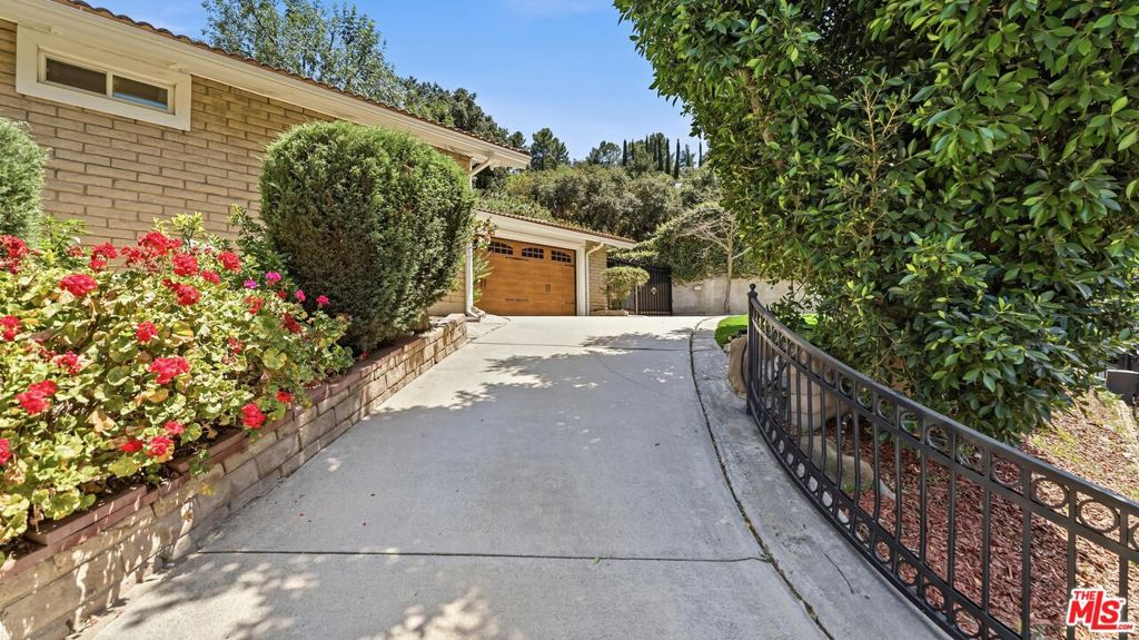 3160 Sepulveda Boulevard, Los Angeles, CA 91403 — photo 1