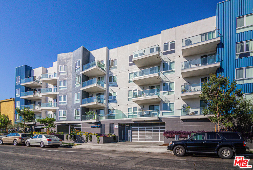 105 S Mariposa Avenue 203, Los Angeles, CA 90004 — photo 1