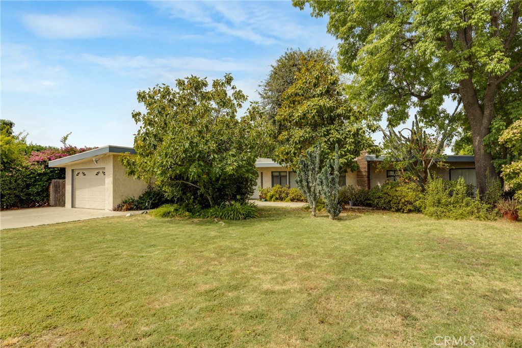 7911 Genesta, Lake Balboa, CA 91406 — photo 1