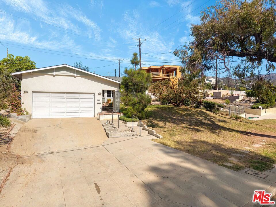 16801 W Sunset Boulevard, Los Angeles, CA 90272 — photo 1