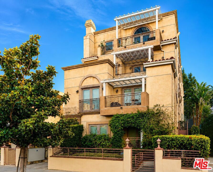 927 S Wooster Street 2, Los Angeles, CA 90035 — photo 1