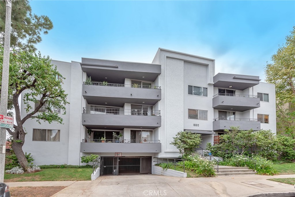 16012 Moorpark 302A, Encino, CA 91436 — photo 1