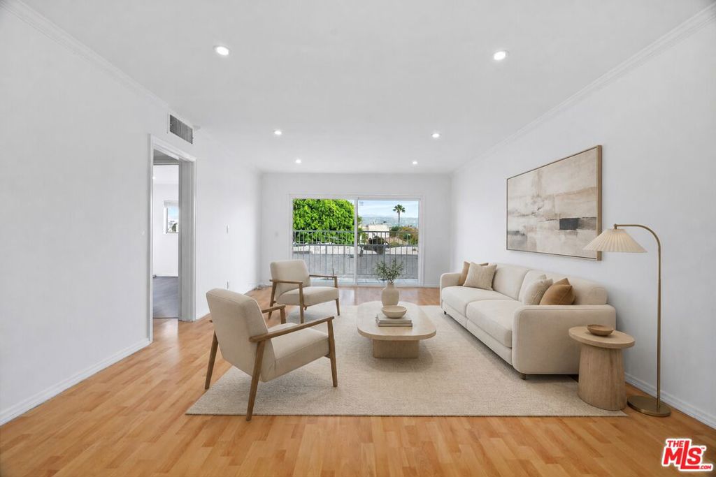 423 S Rexford Drive 305, Beverly Hills, CA 90212 — photo 1