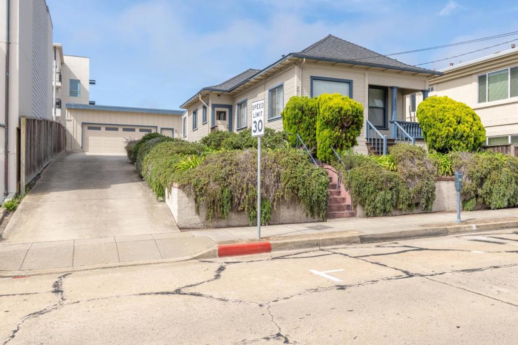 271 Foam Street, Monterey, CA 93940 — photo 1
