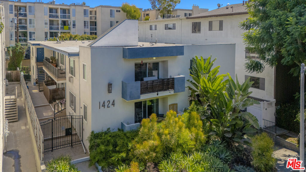 1424 Greenfield Avenue, Los Angeles, CA 90025 — photo 1