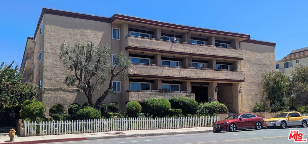 5412 Lindley Avenue 218, Encino, CA 91316 — photo 1