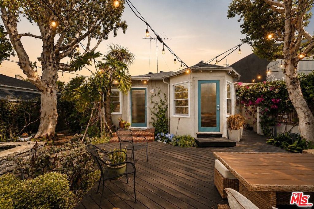 1216 Elm Street, Los Angeles, CA 90291 — photo 1