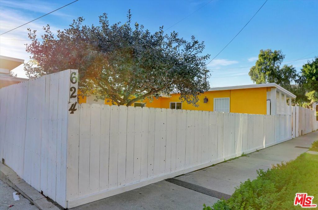 624 W Beach Avenue, Inglewood, CA 90302 — photo 1