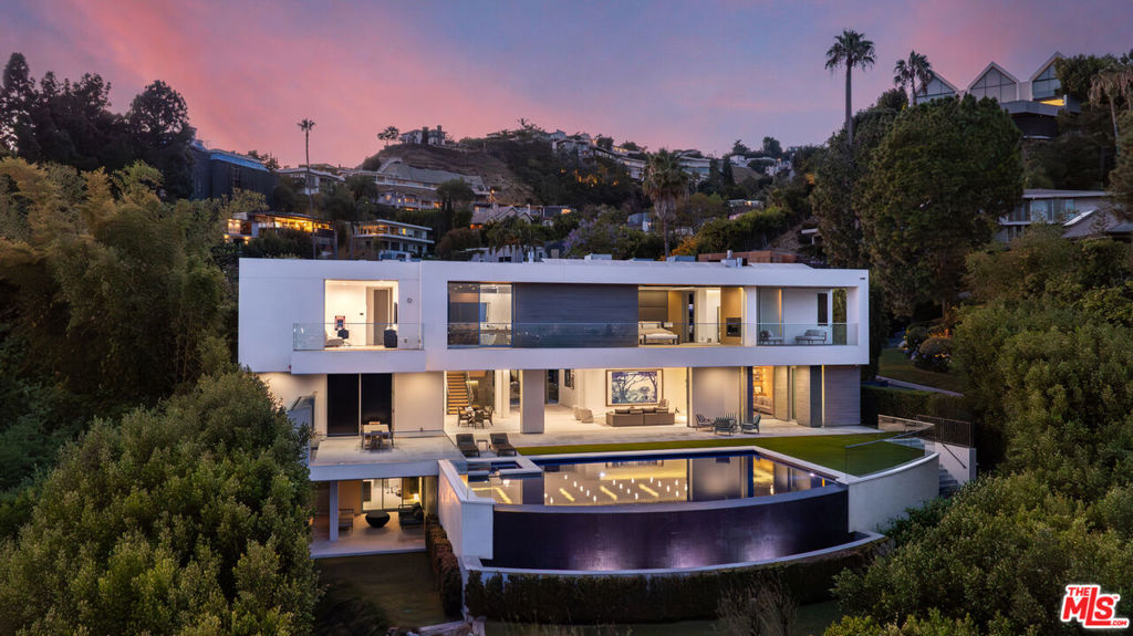 1401 Londonderry Place, Los Angeles, CA 90069 — photo 1