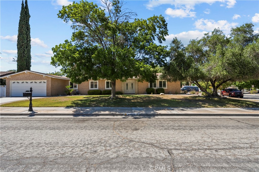 42827 Kilham Avenue, Lancaster, CA 93534 — photo 1