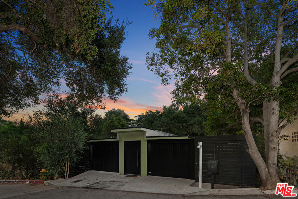 8867 Hollywood Hills Road, Los Angeles, CA 90046 — photo 1