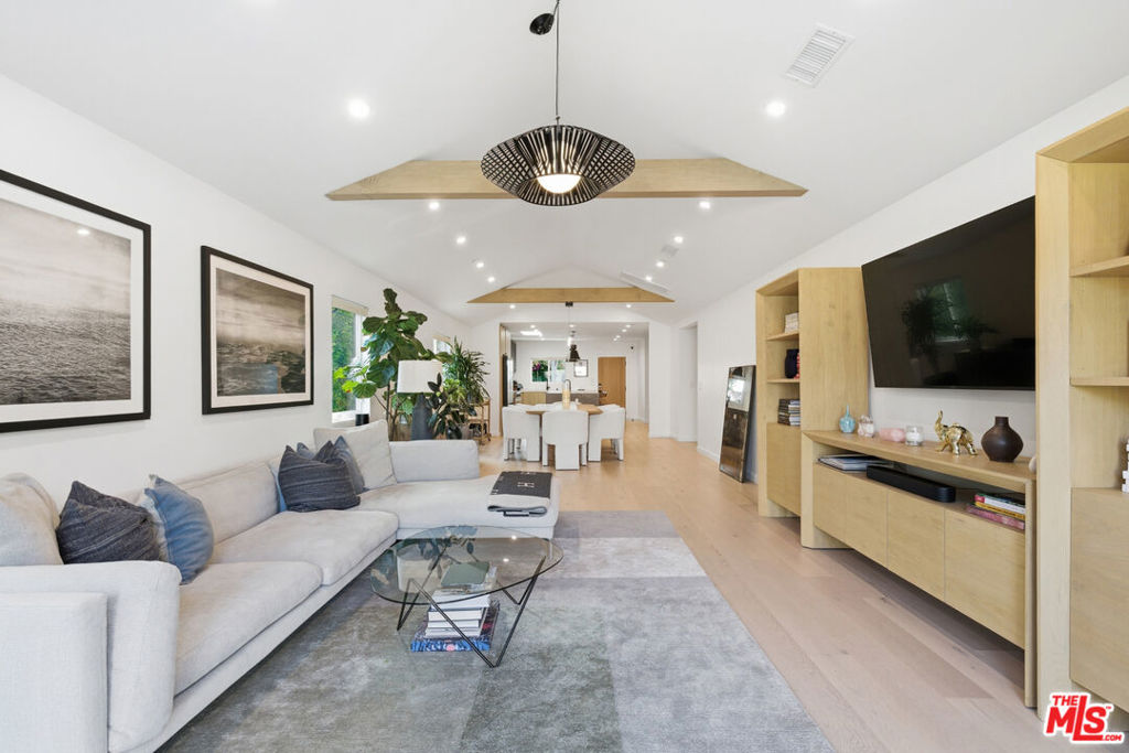 1726 S Stanley Avenue, Los Angeles, CA 90019 — photo 1