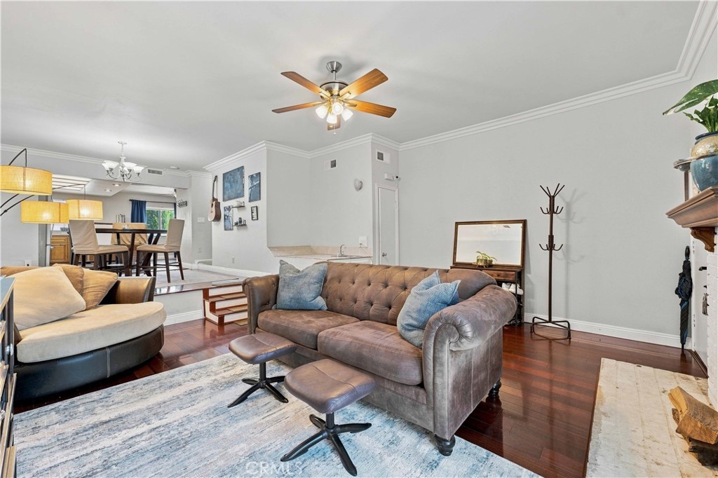 10234 Variel 5, Chatsworth, CA 91311 — photo 1