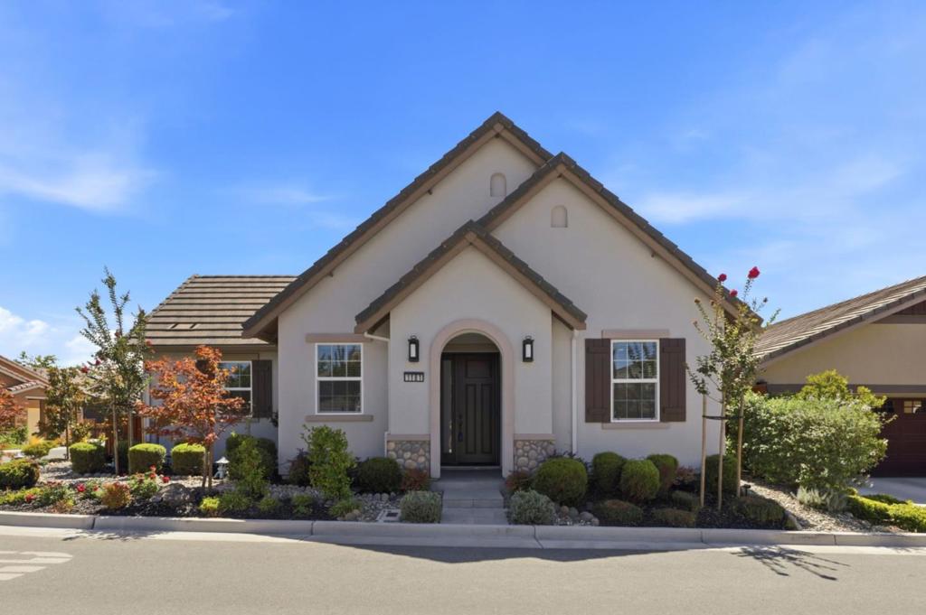 1181 Mcclellan Street, Hollister, CA 95023 — photo 1