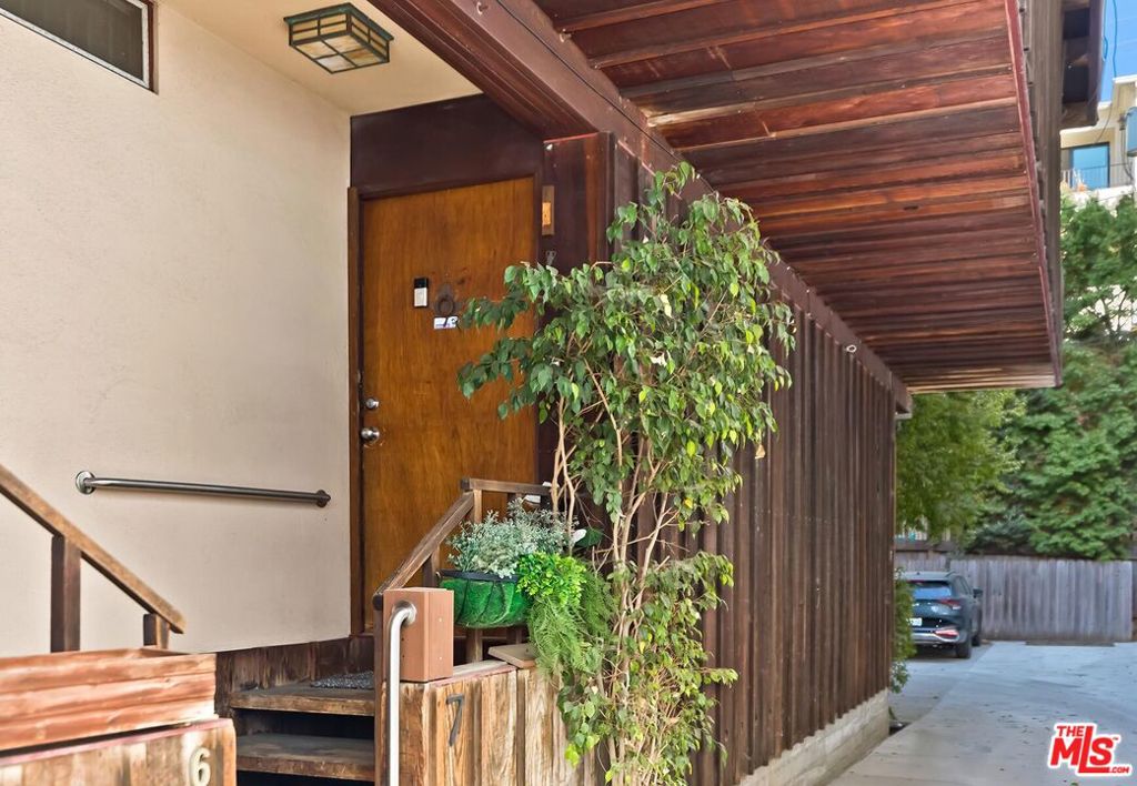 11616 Chenault Street 11, Los Angeles, CA 90049 — photo 1