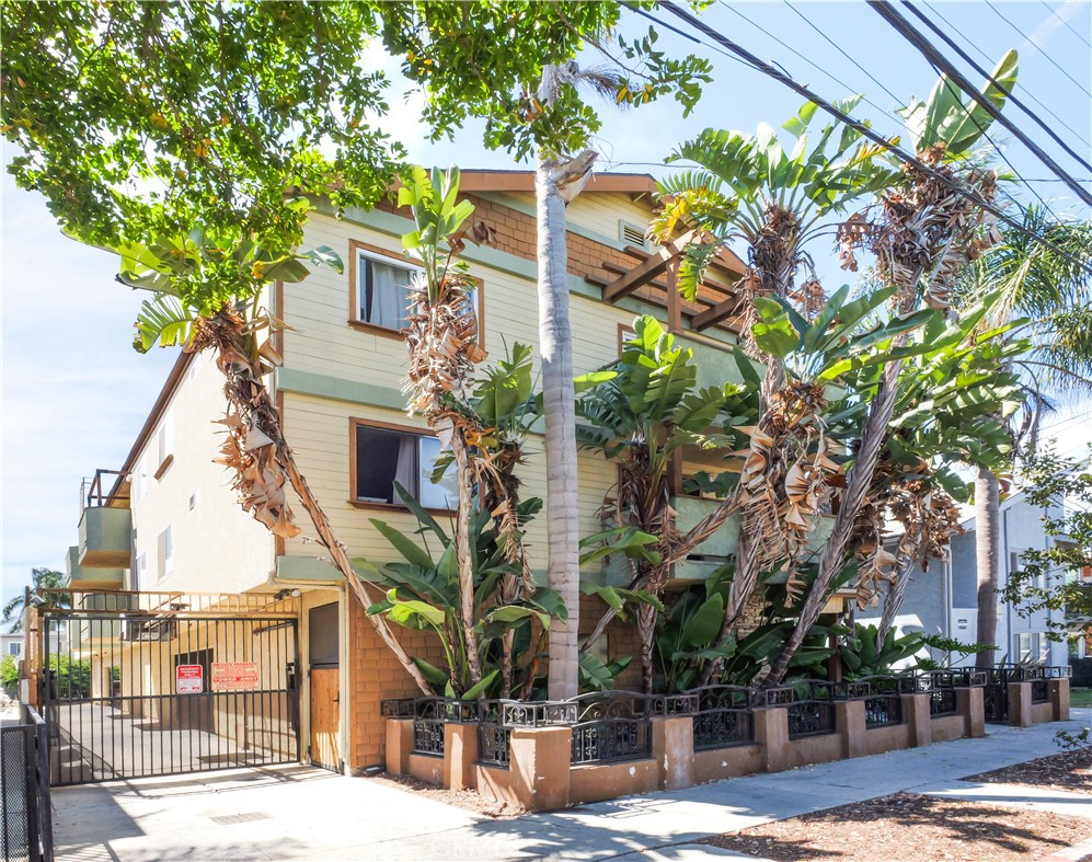 453 Almond Avenue 6, Long Beach, CA 90802 — photo 1