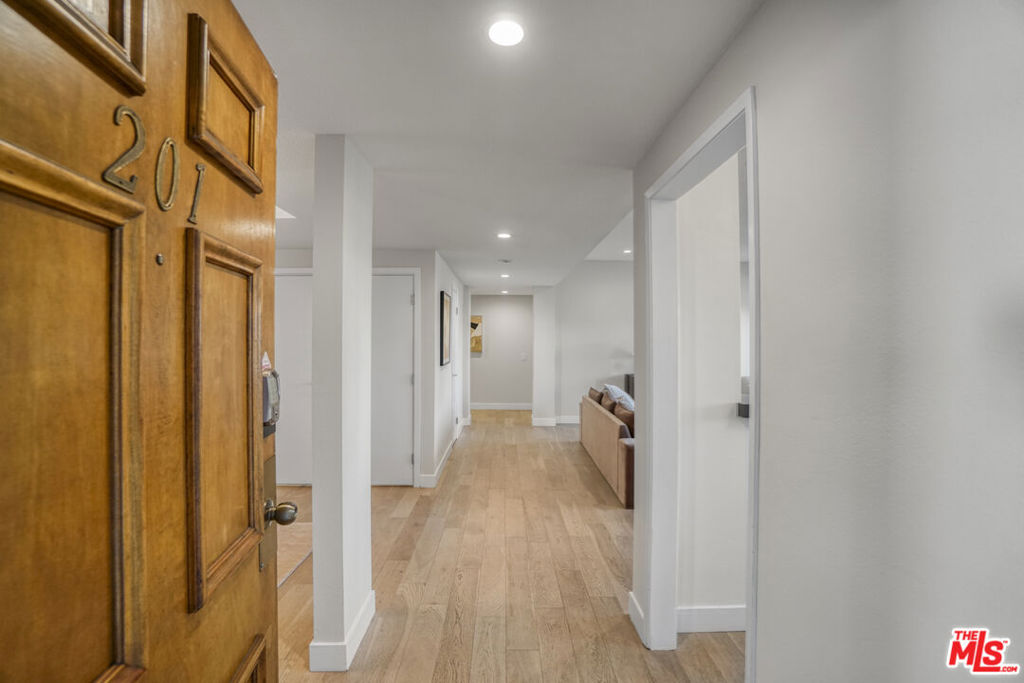 166 S Hayworth Avenue 201, Los Angeles, CA 90048 — photo 1