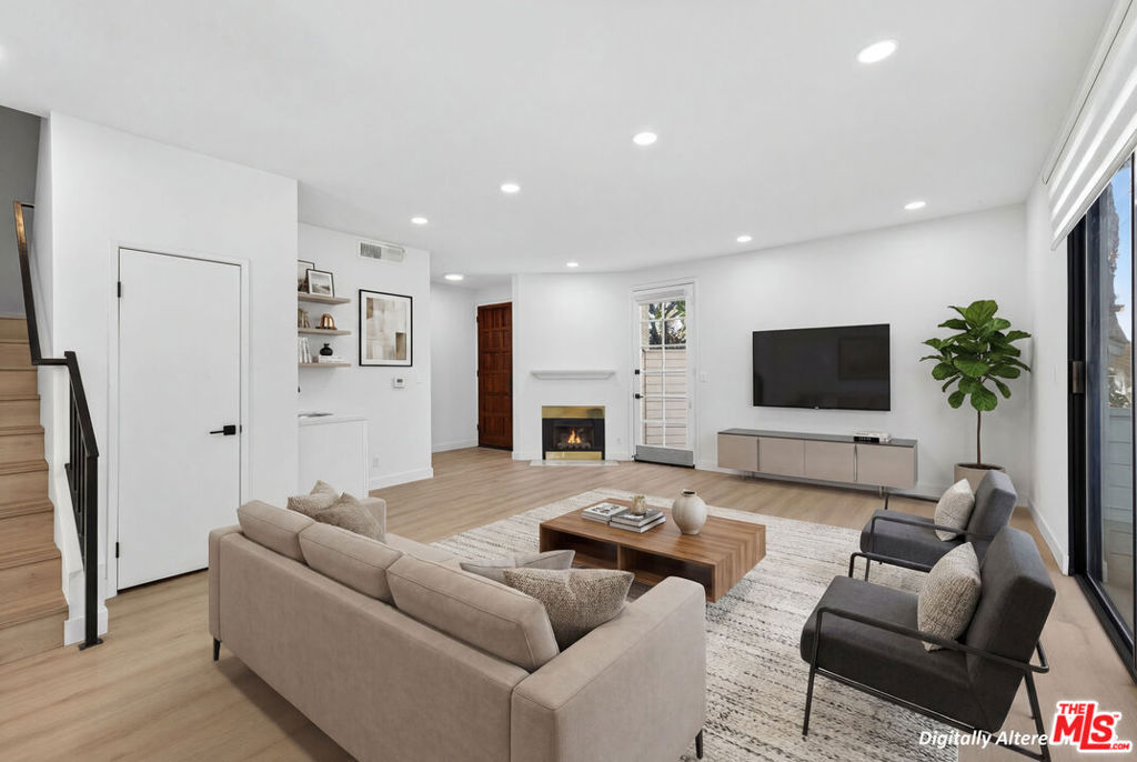 1754 11th Street 101, Santa Monica, CA 90404 — photo 1