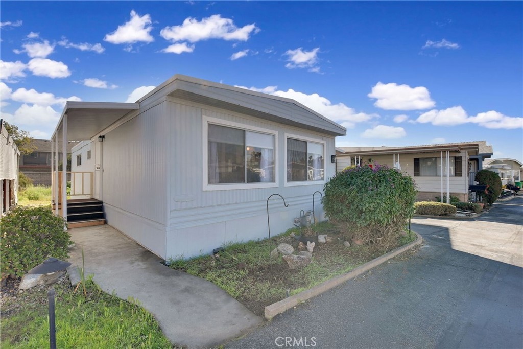 840 E Foothill Boulevard 27, Azusa, CA 91702 — photo 1