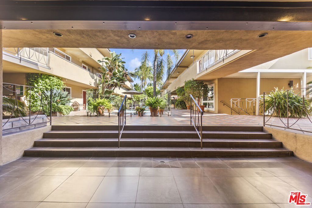 970 Palm Avenue 209, West Hollywood, CA 90069 — photo 1