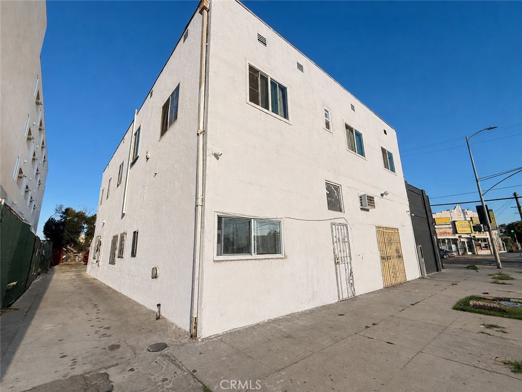 5324 S Hoover, Los Angeles, CA 90037 — photo 1