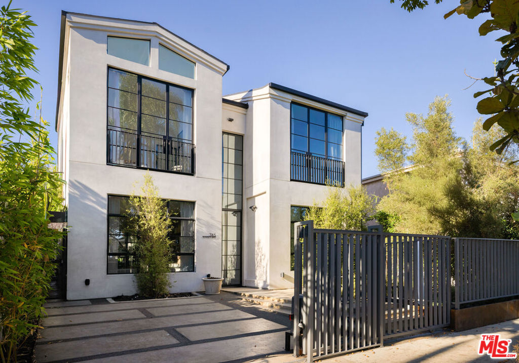 745 Sunset Avenue, Venice, CA 90291 — photo 1