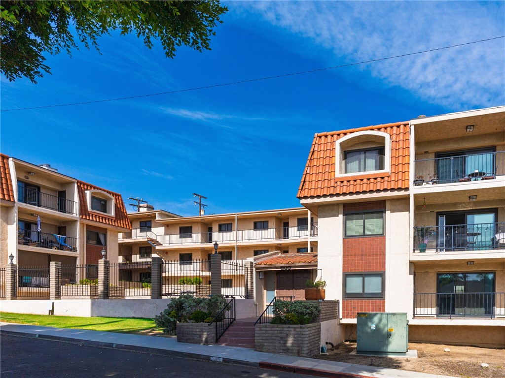 900 Cedar Street 301, El Segundo, CA 90245 — photo 1