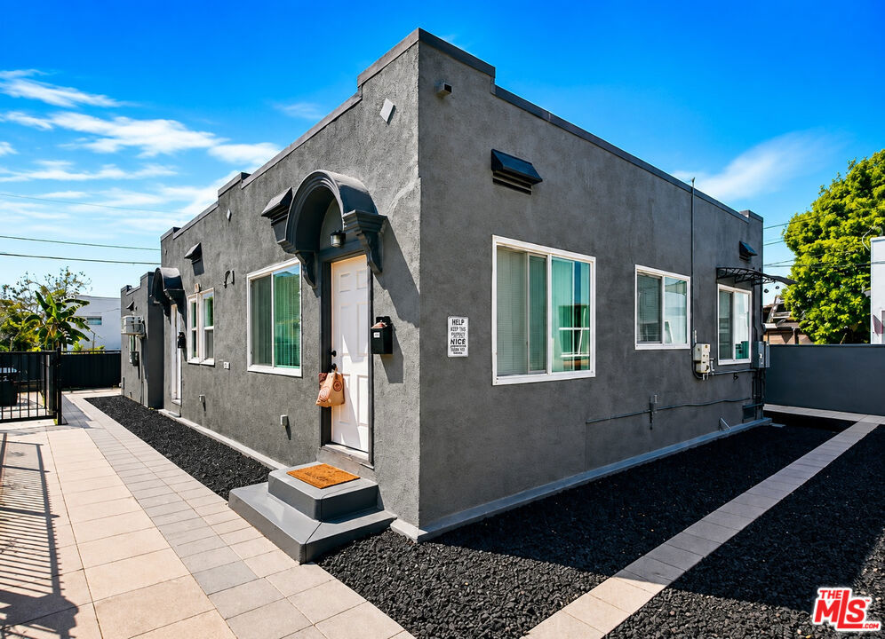 2819 3rd Avenue, Los Angeles, CA 90018 — photo 1