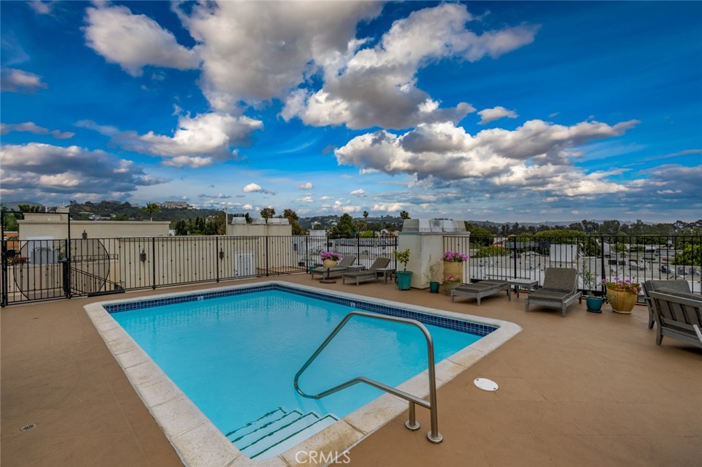 11740 W Sunset Boulevard 14, Los Angeles, CA 90049 — photo 1