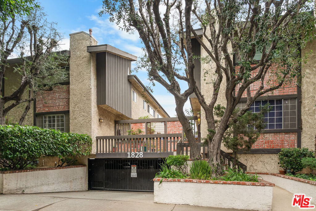 1828 Barry Avenue 4, Los Angeles, CA 90025 — photo 1