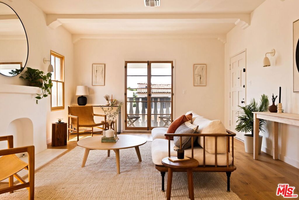 346 1/2 N Gardner Street, Los Angeles, CA 90036 — photo 1