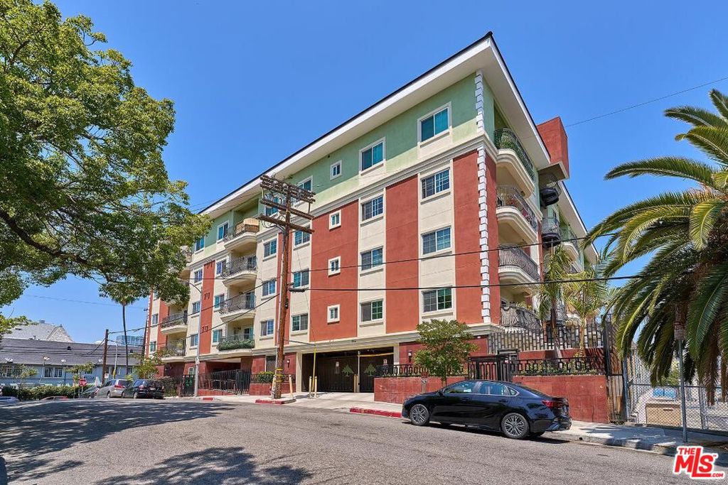 944 S Serrano Avenue 301, Los Angeles, CA 90006 — photo 1