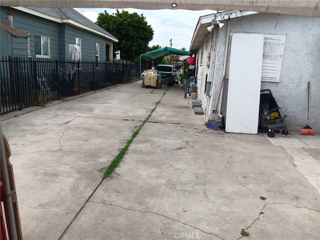 415 95th Street, Los Angeles, CA 90044 — photo 1