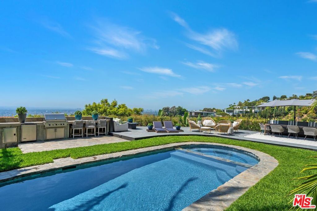 1501 Viewsite Terrace, Los Angeles, CA 90069 — photo 1