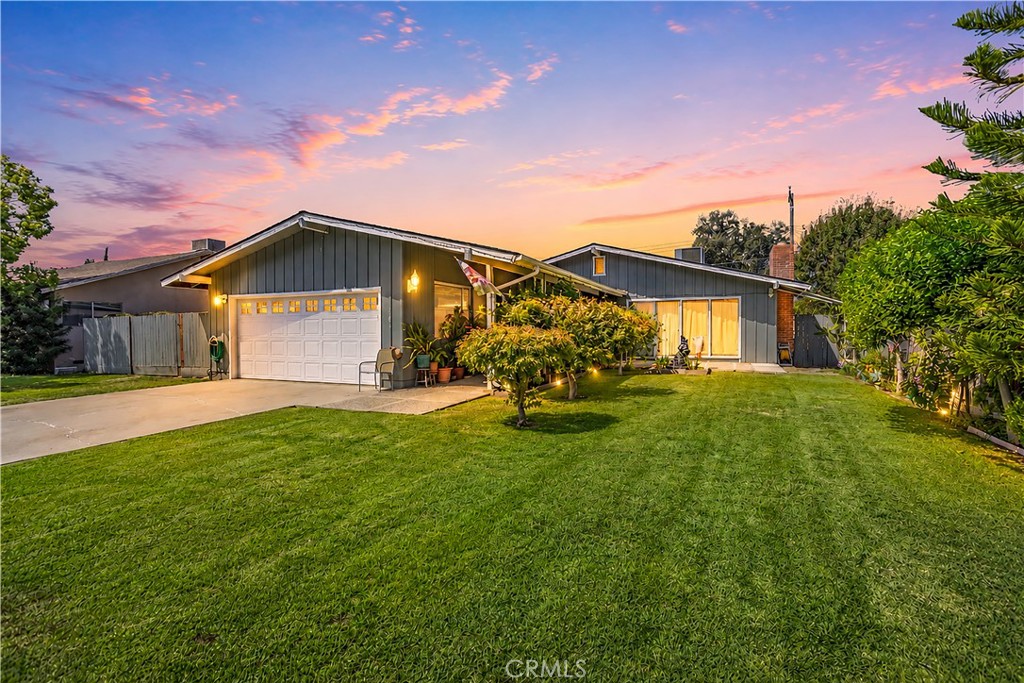 1101 S Mountain Street, Visalia, CA 93277 — photo 1