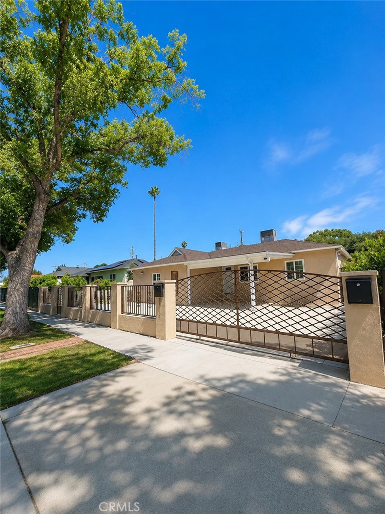 7918 Hazeltine Avenue, Panorama City, CA 91402 — photo 1