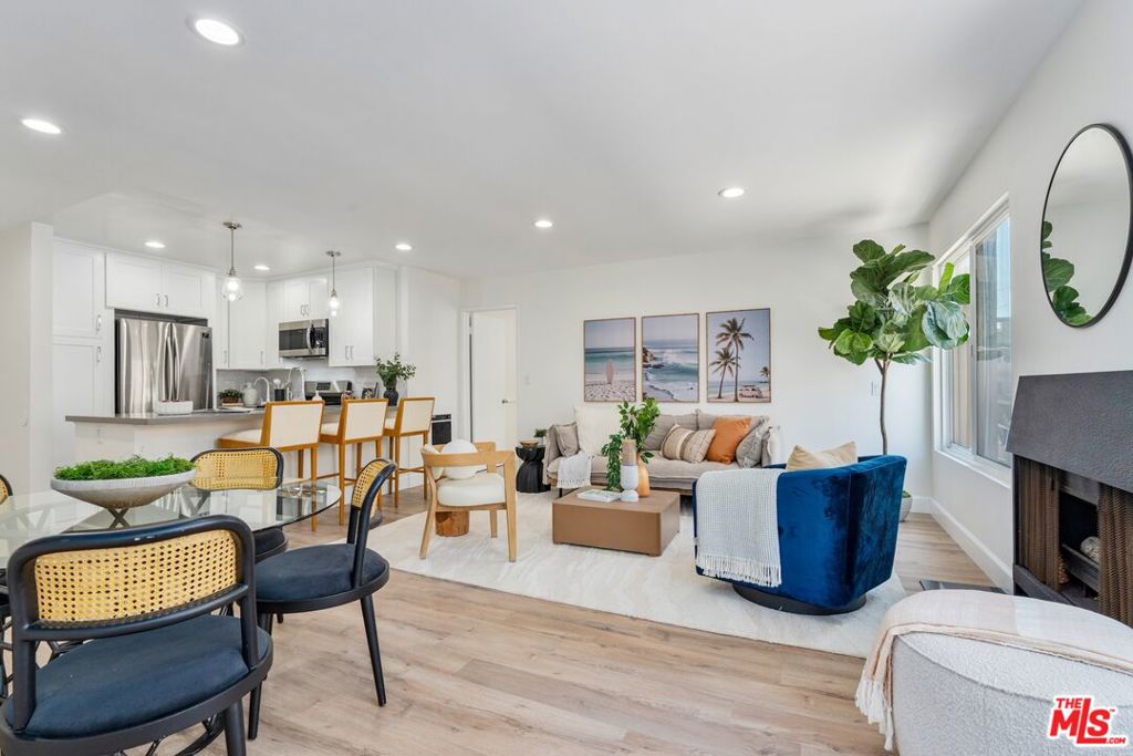 16 S Quarterdeck Street 201, Los Angeles, CA 90292 — photo 1