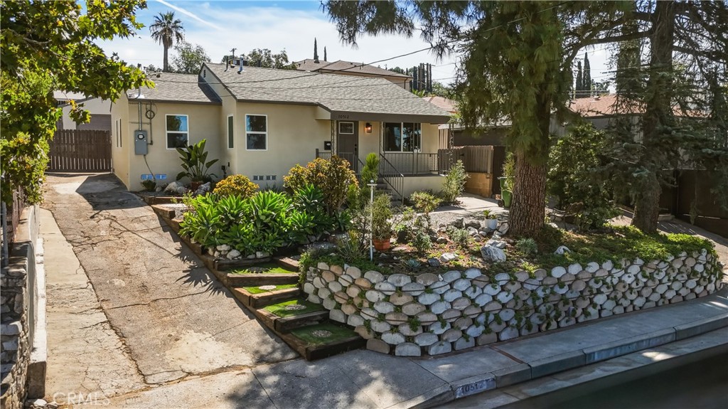 10512 Samoa Ave, Tujunga, CA 91042 — photo 1
