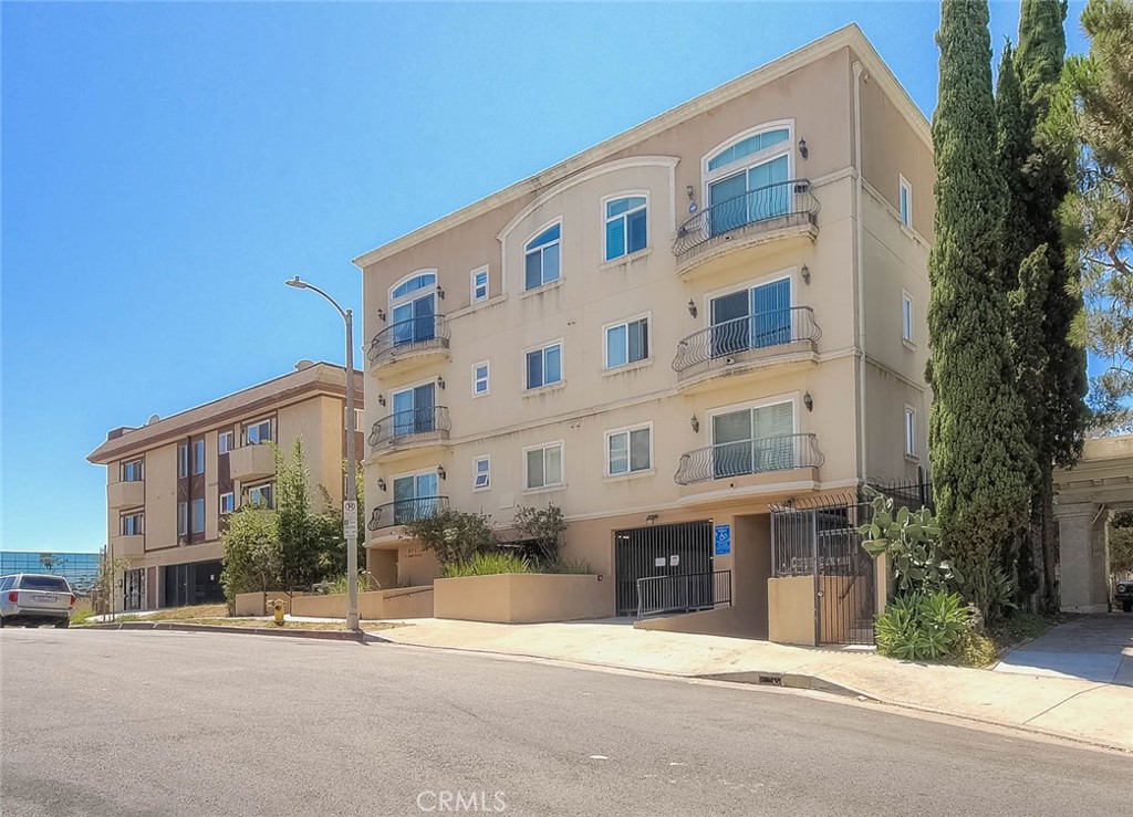971 S St Andrews Place 101, Los Angeles, CA 90019 — photo 1