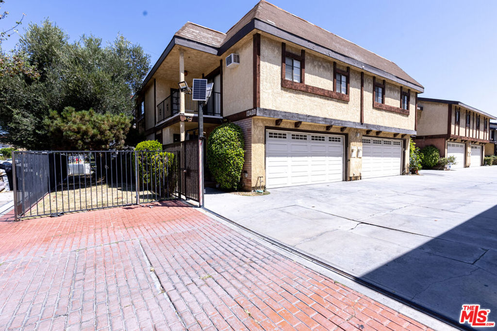 13400 Doty Avenue 1, Hawthorne, CA 90250 — photo 1