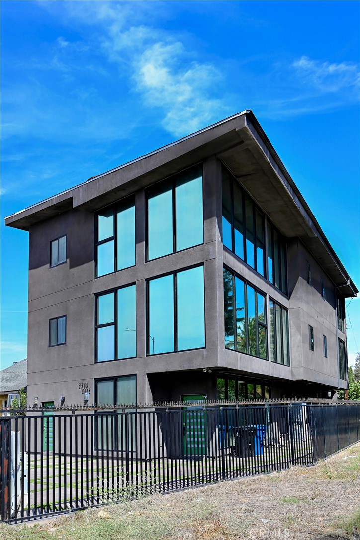 2336 S Longwood, Los Angeles, CA 90016 — photo 1