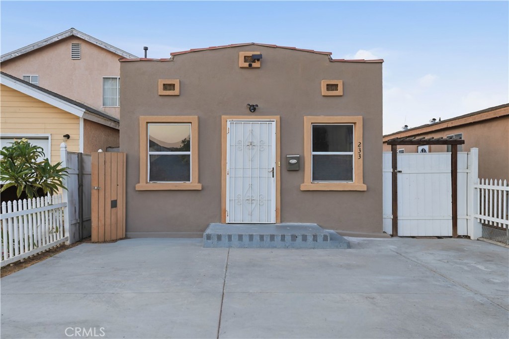 233 E Louise Street, Long Beach, CA 90805 — photo 1