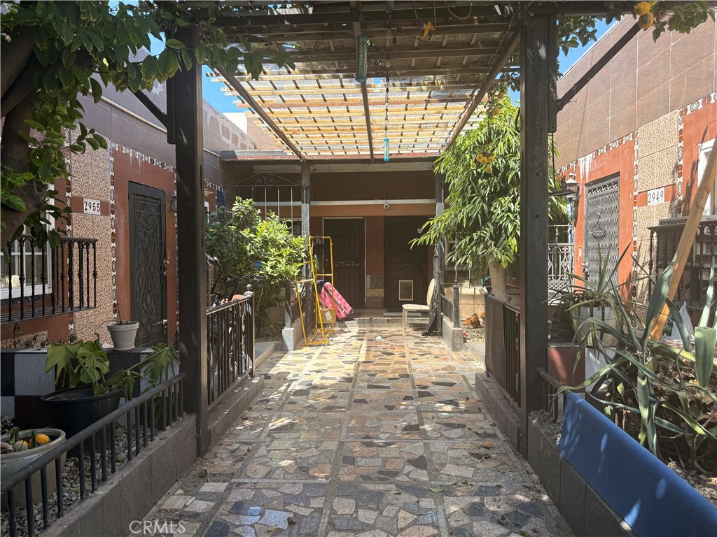 2949 S Harcourt, Los Angeles, CA 90016 — photo 1