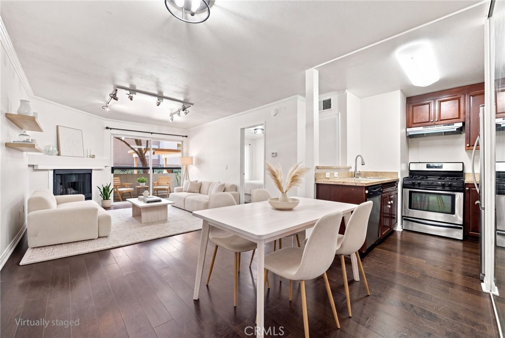 21400 Burbank 106, Woodland Hills, CA 91367 — photo 1